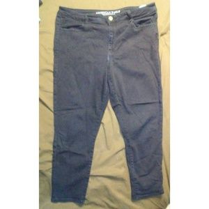 American Eagle black hi rise skinny capris